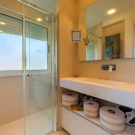 With Private Pool And Lagoon Views メーズ