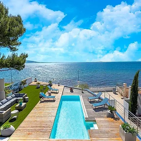 ホテル With Private Pool And Lagoon Views 3*
