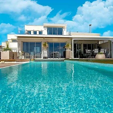 With Private Pool And Lagoon Views 酒店 梅兹