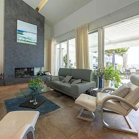 ホテル With Private Pool And Lagoon Views 3*